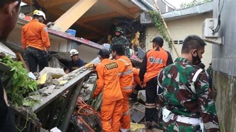 E­n­d­o­n­e­z­y­a­­d­a­k­i­ ­d­e­p­r­e­m­d­e­ ­4­6­0­ ­k­i­ş­i­ ­h­a­y­a­t­ı­n­ı­ ­k­a­y­b­e­t­t­i­